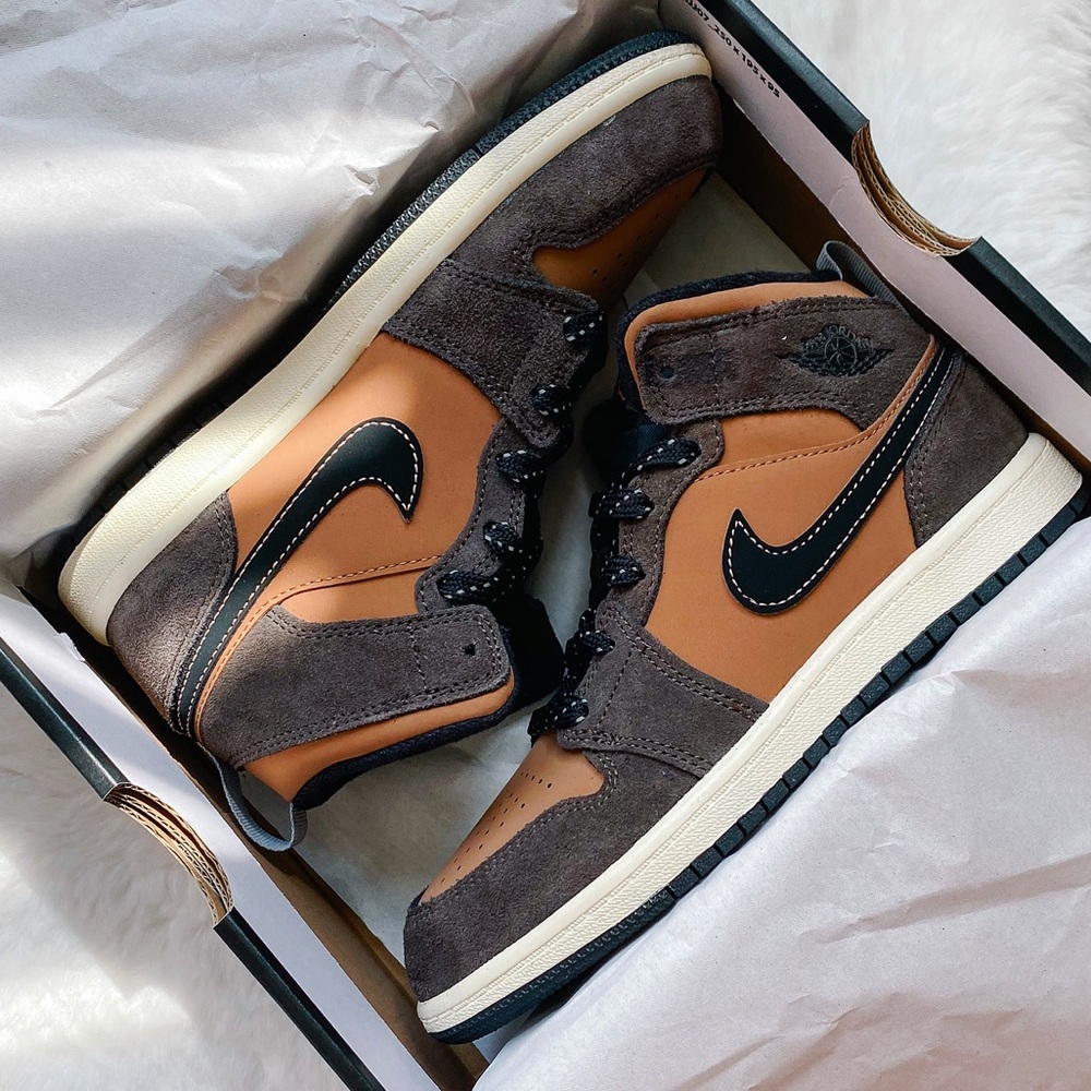 Nike air jordan 1 mid sneakers